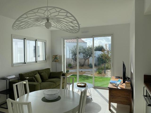 סן-ז'יל-קרואה-דה-וי Maison Neuve Zone Coulee Verte Menant A L'Ocean מראה חיצוני תמונה