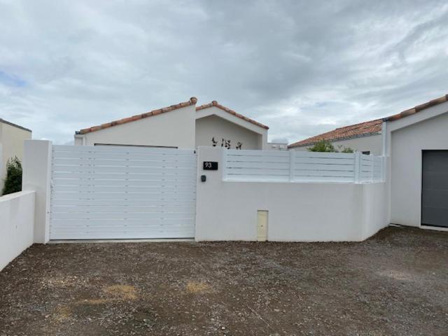 סן-ז'יל-קרואה-דה-וי Maison Neuve Zone Coulee Verte Menant A L'Ocean מראה חיצוני תמונה